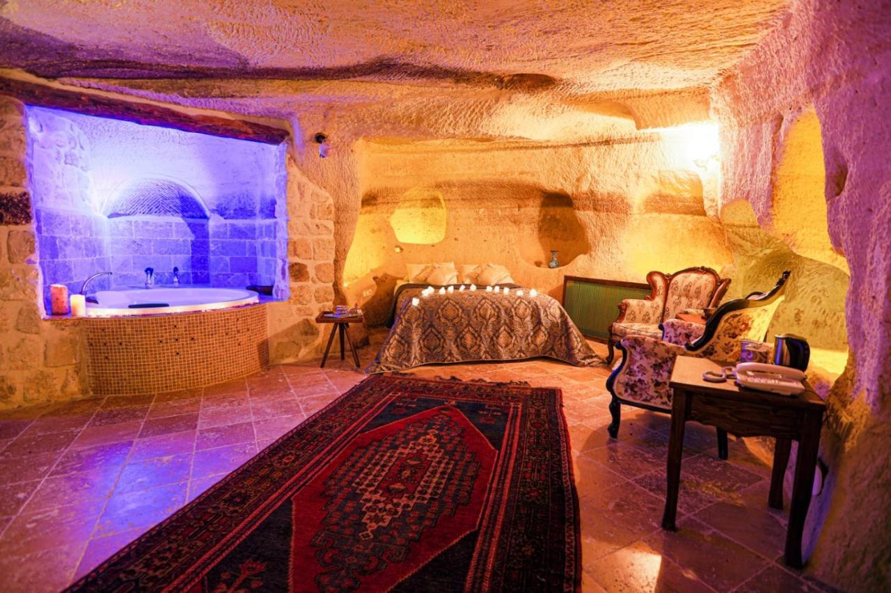 Sinasos Palace Cave Hotel Ürgüp Esterno foto