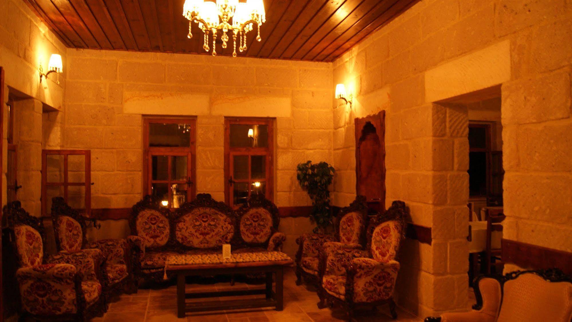 Sinasos Palace Cave Hotel Ürgüp Esterno foto
